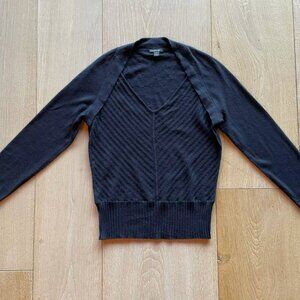 Ultra-soft Lafayette 148 cashmere sweater with a chic line, XS